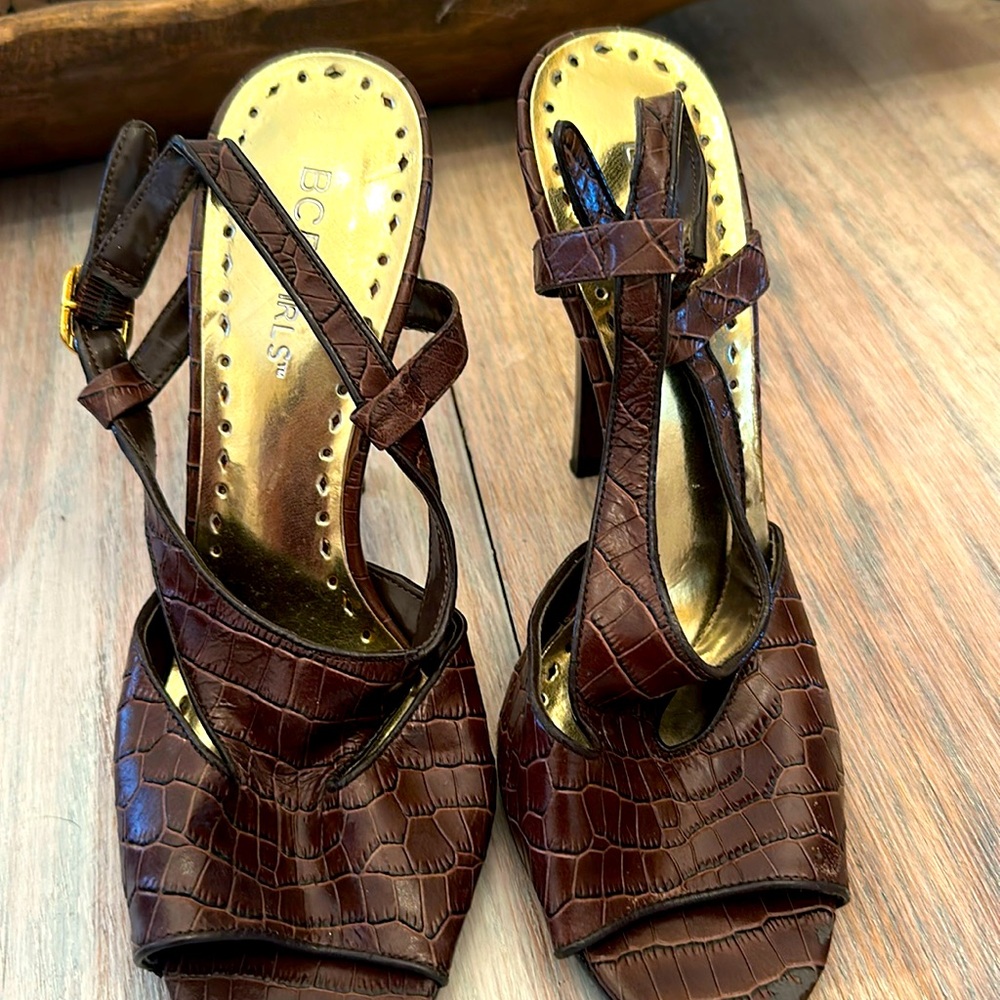 Size 7 BCBG girls brown heels